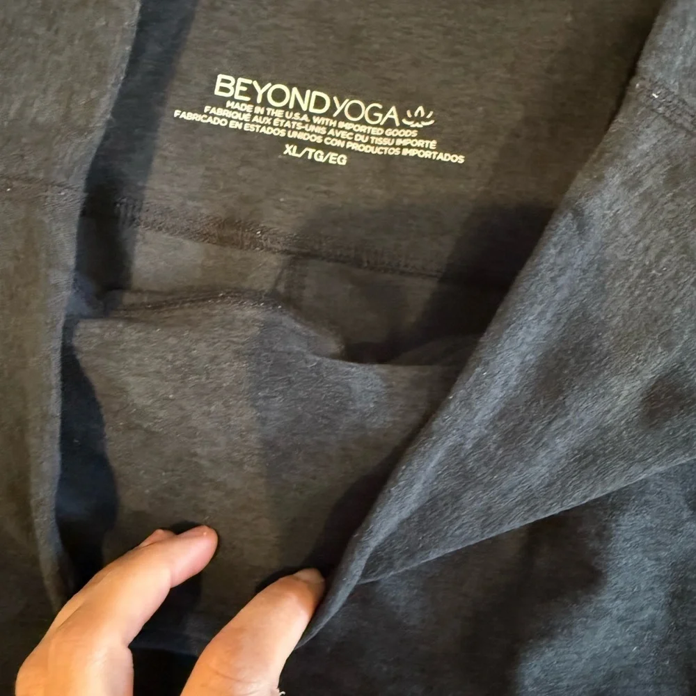 Beyond Yoga Cropped Leggings
Size XL | Charcoal Heather | 23” Inseam - Picture 4 of 4